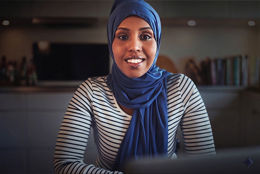 smiling-ASRC-woman-mobile_11cf208b-2c1c-4cbf-9c5b-7571377c339c.jpg